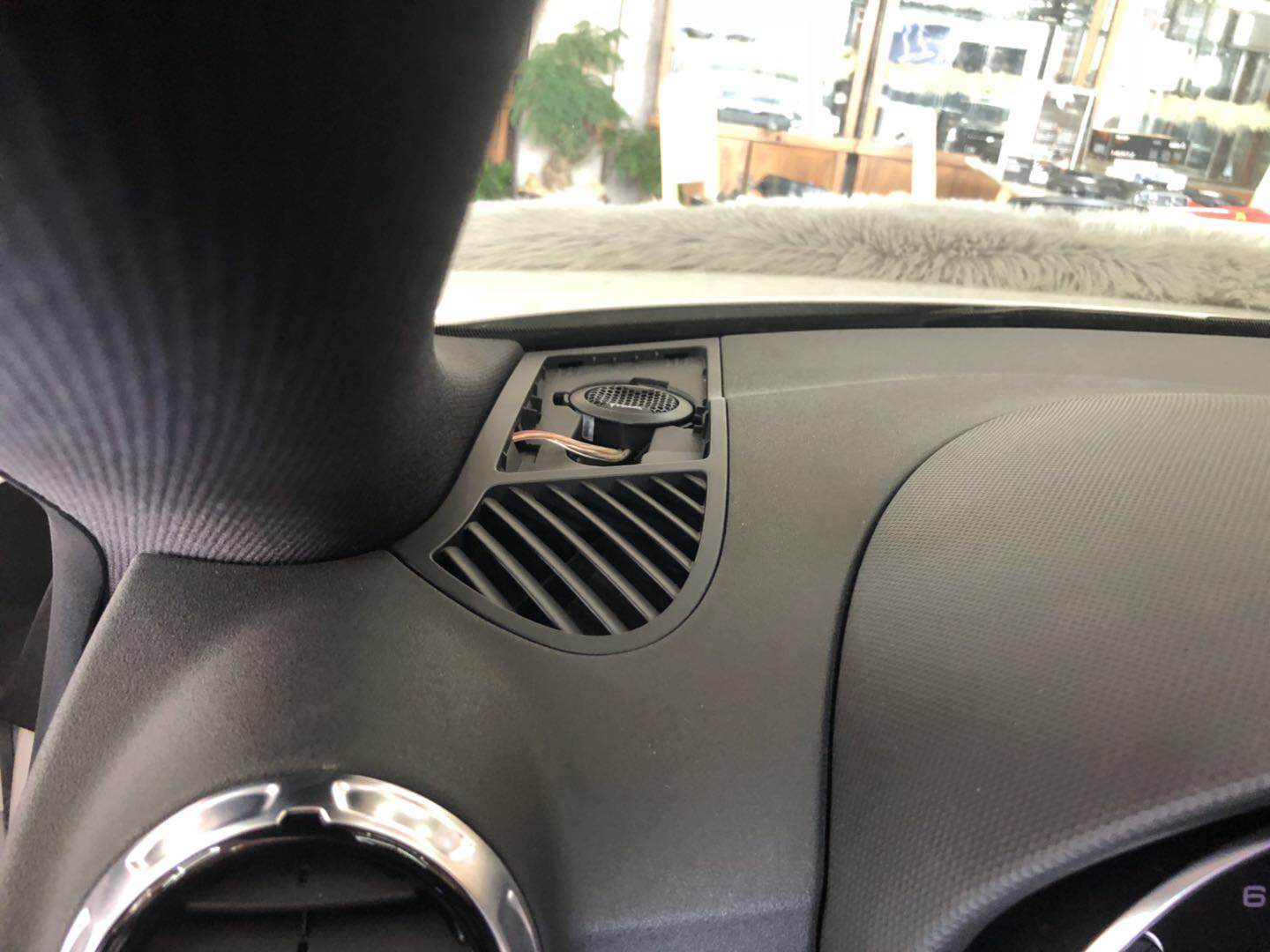 汕頭星悅汽車音響改裝奧迪TT改裝法國勁浪165AS二分頻套裝喇叭2門隔音降噪專業(yè)音響改裝