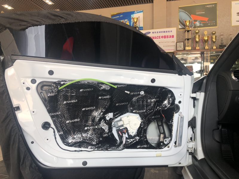 汕頭星悅汽車音響改裝奧迪TT改裝法國勁浪165AS二分頻套裝喇叭2門隔音降噪專業(yè)音響改裝