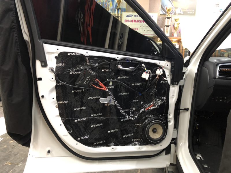 汕頭星悅汽車音響法國風情本田URV升級隔音降噪汽車音響改裝法國勁浪前后二分頻喇叭打造超炫的HIFI風格