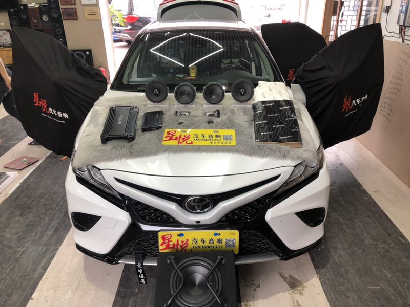 汕頭星悅汽車音響豐田凱美瑞升級四門隔音音響改裝HiFi意大利赫茲音響系統(tǒng)傳遞妙音