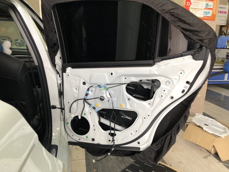 汕頭星悅汽車音響豐田凱美瑞升級四門隔音音響改裝HiFi意大利赫茲音響系統(tǒng)傳遞妙音