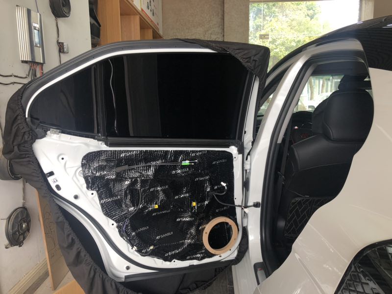 汕頭星悅汽車音響豐田凱美瑞升級四門隔音音響改裝HiFi意大利赫茲音響系統(tǒng)傳遞妙音