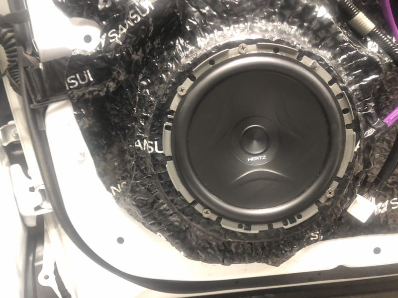 汕頭星悅汽車音響豐田凱美瑞升級四門隔音音響改裝HiFi意大利赫茲音響系統(tǒng)傳遞妙音