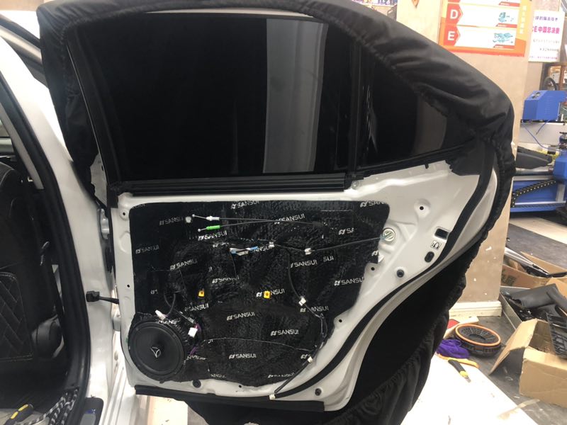 汕頭星悅汽車音響豐田凱美瑞升級四門隔音音響改裝HiFi意大利赫茲音響系統(tǒng)傳遞妙音