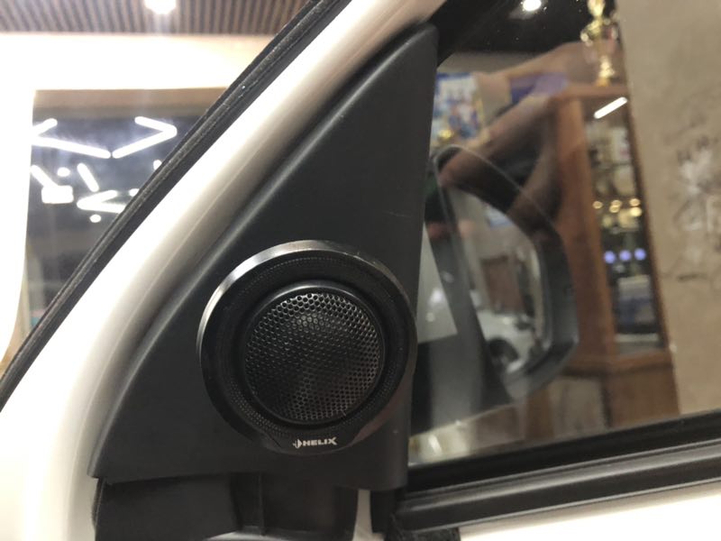 汕頭星悅汽車音響大眾桑塔納升級四門隔音降噪音響改裝前后門喇叭低音炮功放DSP處理器案例
