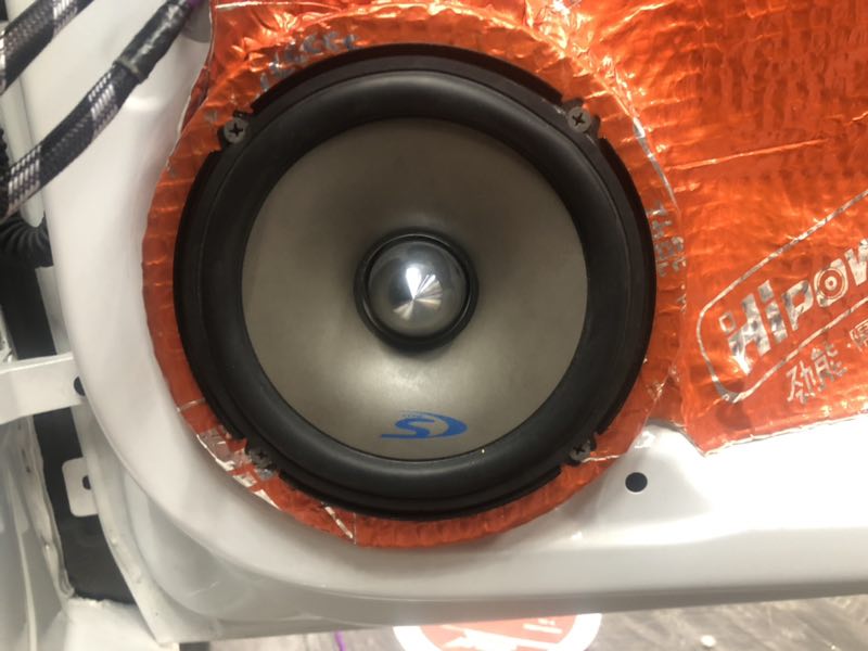 汕頭星悅汽車音響大眾桑塔納升級四門隔音降噪音響改裝前后門喇叭低音炮功放DSP處理器案例