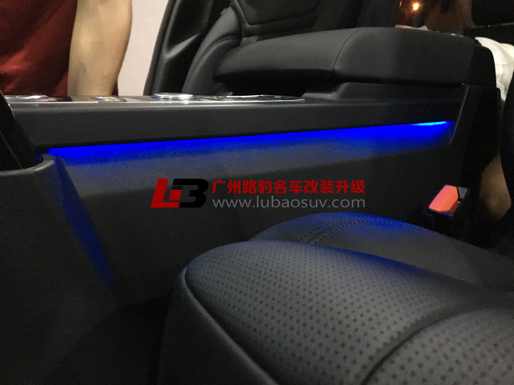 路虎發(fā)現(xiàn)5十色氛圍燈 發(fā)現(xiàn)5內(nèi)飾改裝
