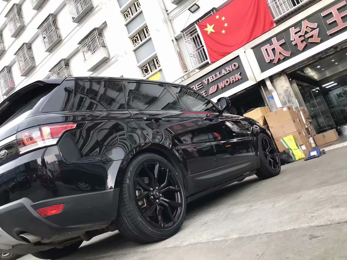 路虎，換 SVR 原廠(chǎng)全新套件 22寸 完工。