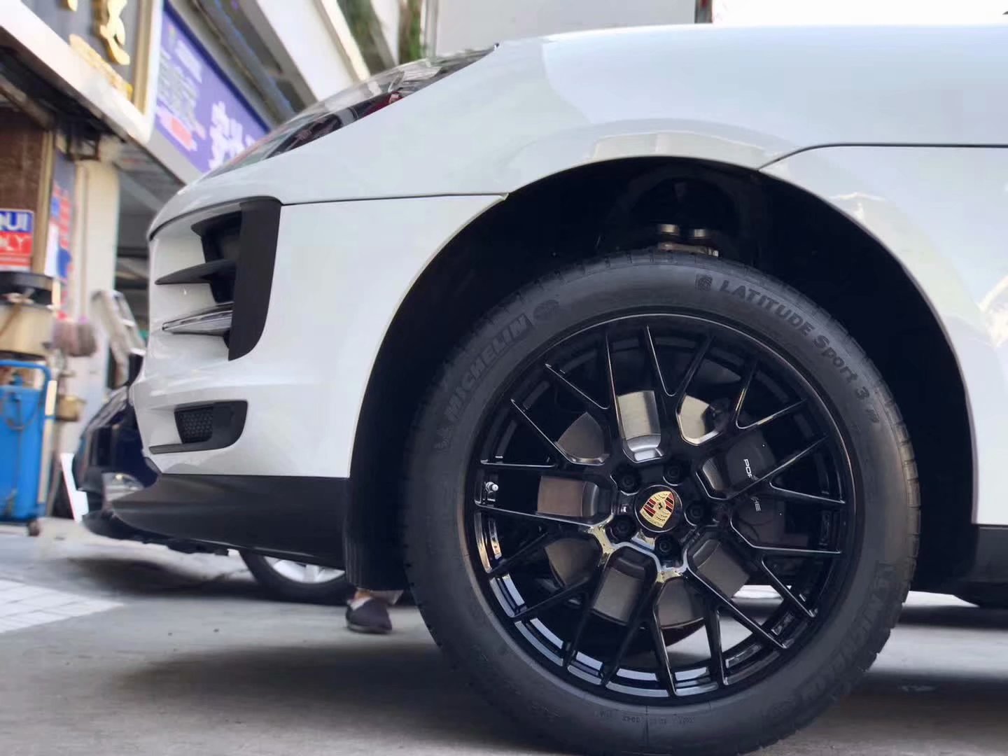 提新車(chē) 保時(shí)捷Macan 升級(jí)原廠 20寸 完工