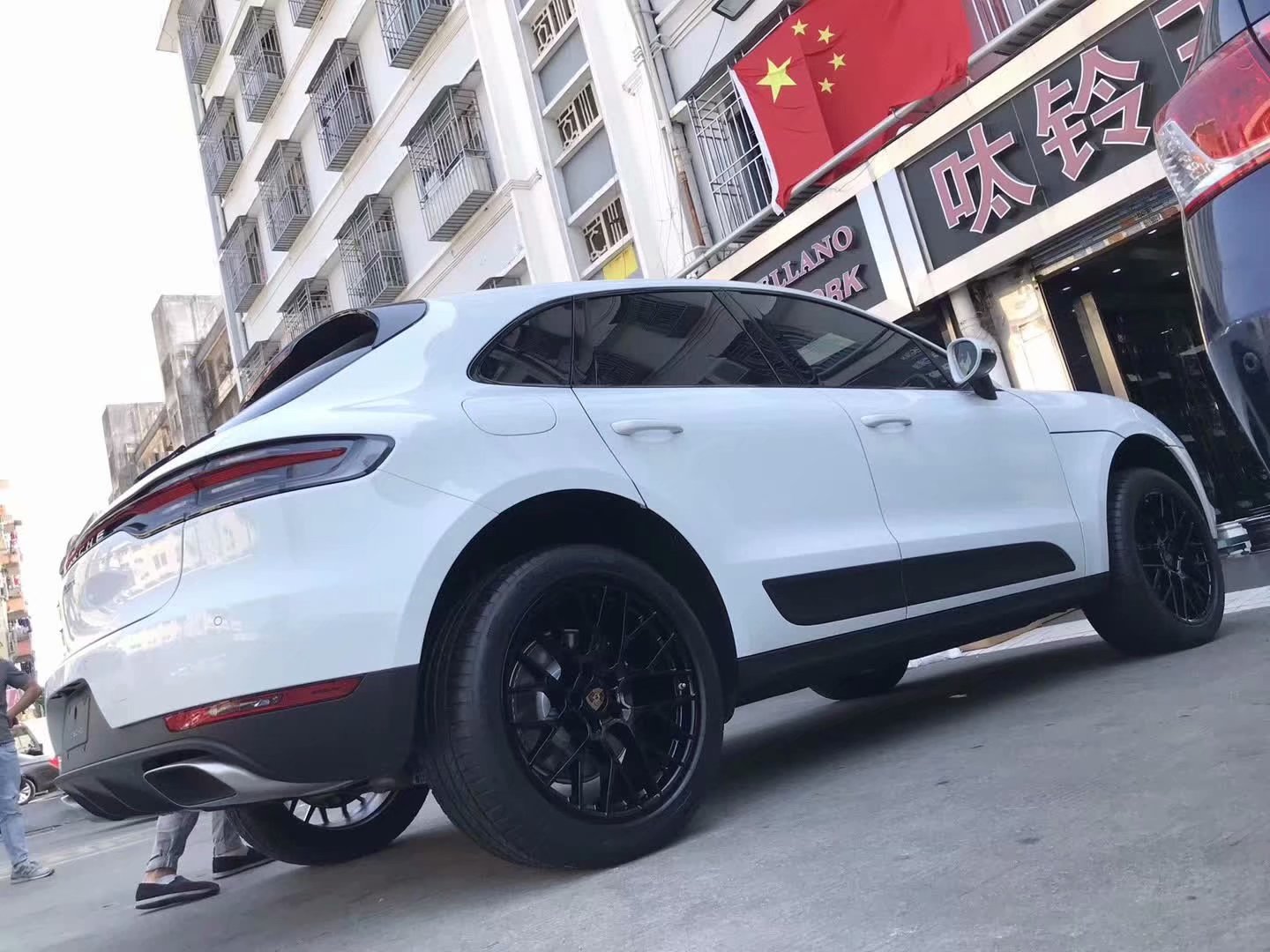 提新車(chē) 保時(shí)捷Macan 升級(jí)原廠 20寸 完工