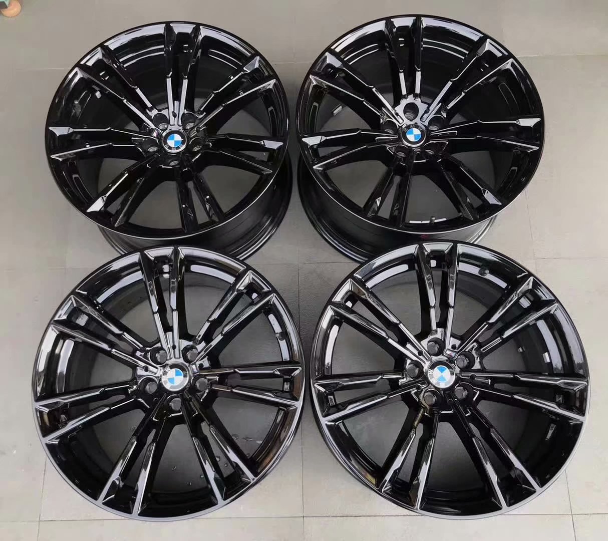 寶馬 M5 最新款 原裝正品 拆下一套：20寸 9.5J ET28 10.5J ET28 5X112 合適 G底盤系列！