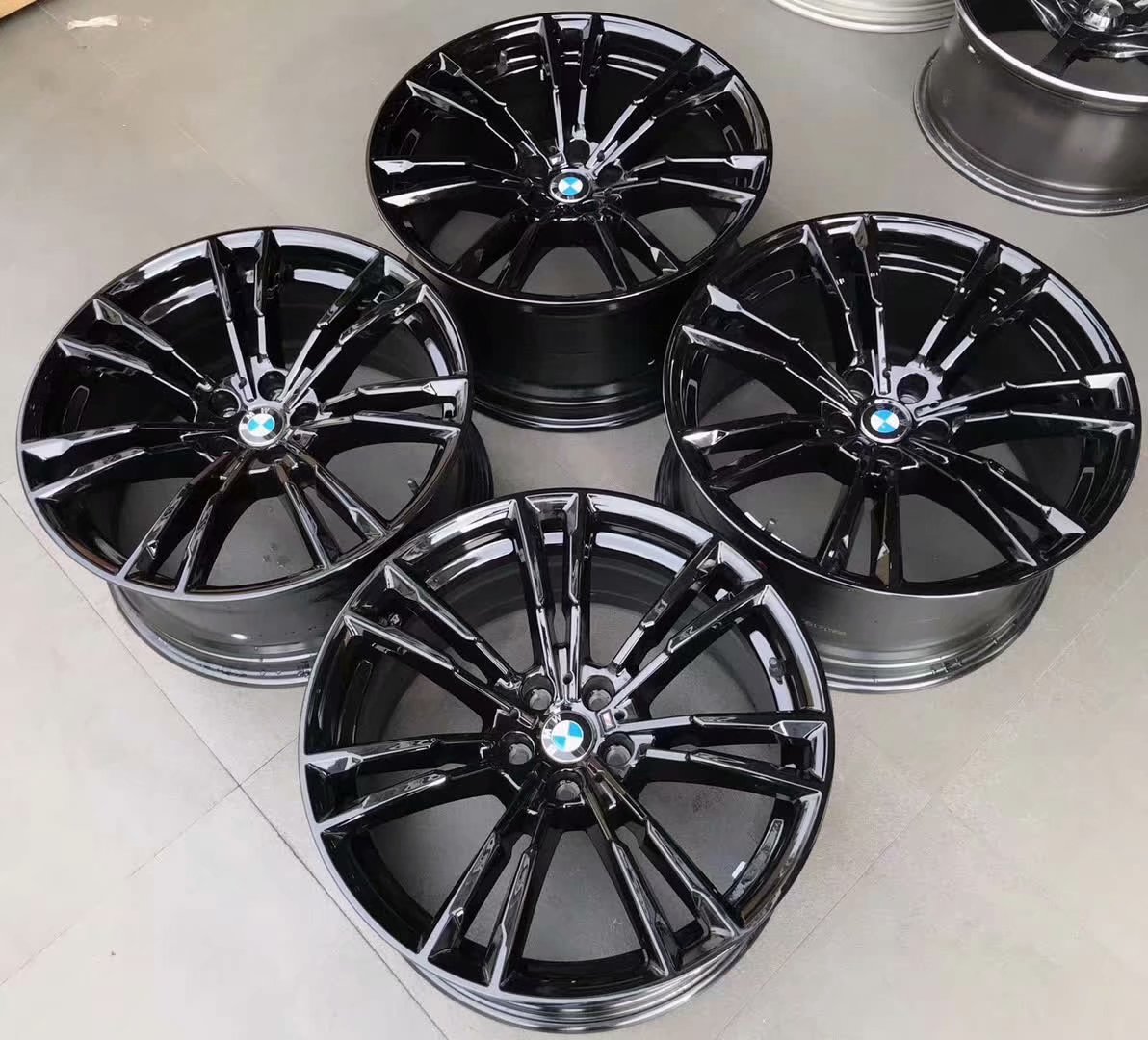 寶馬 M5 最新款 原裝正品 拆下一套：20寸 9.5J ET28 10.5J ET28 5X112 合適 G底盤系列！