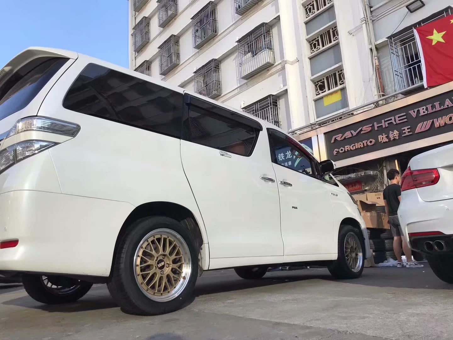威爾法，換BBS LM 18寸 米其林完工