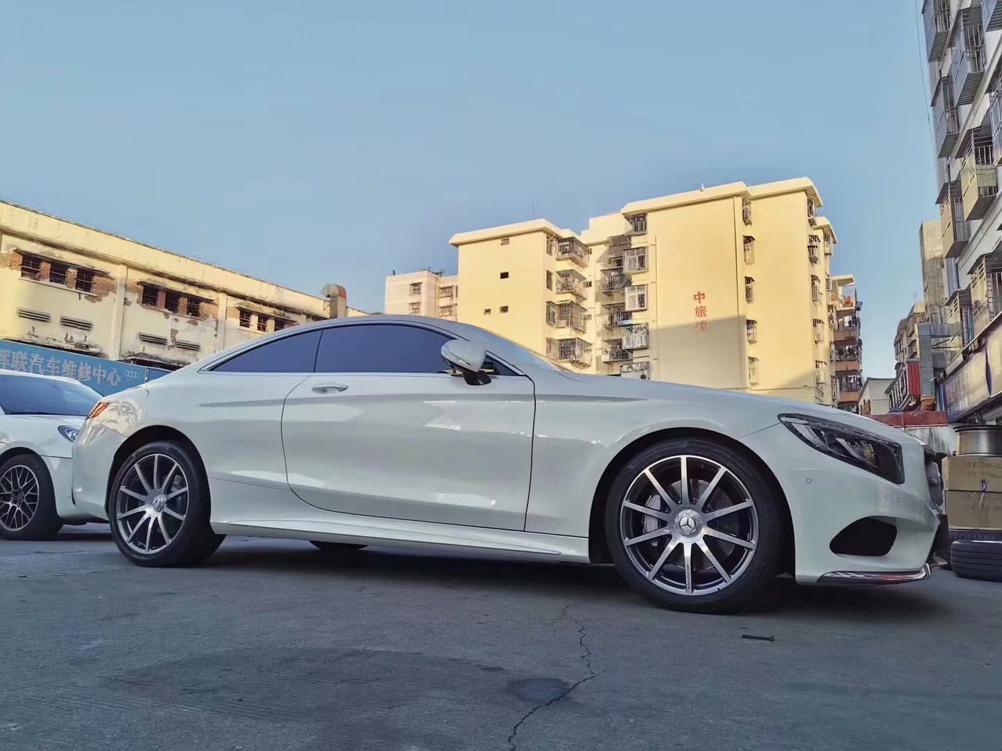 奔馳，換原廠鍛造 AMG 20寸 完工！