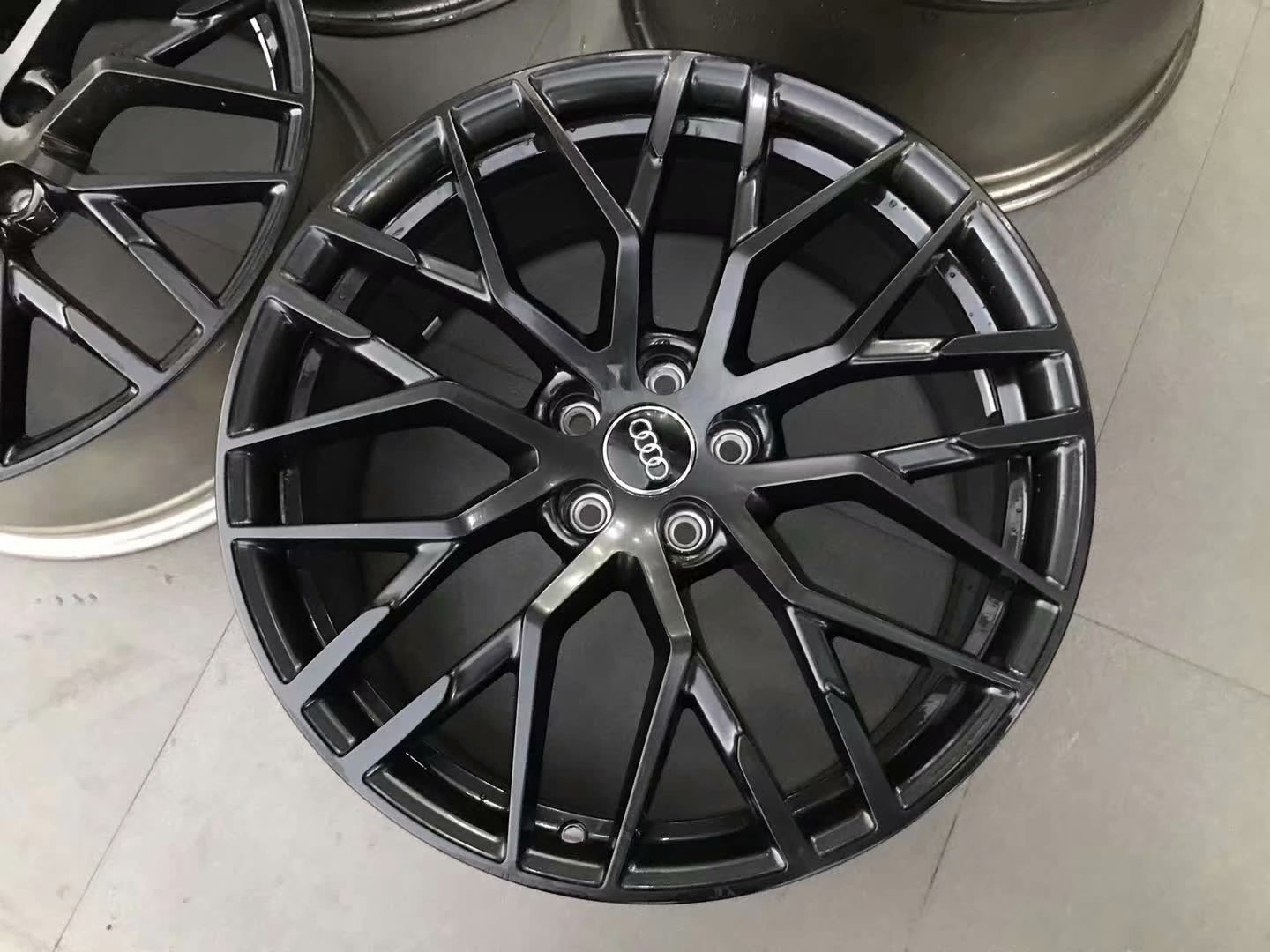 奧迪R8 原廠正品 20寸前后配鍛造一套，新老款奧迪R8 小牛等極品二手，立省大幾萬 ，現(xiàn)貨。