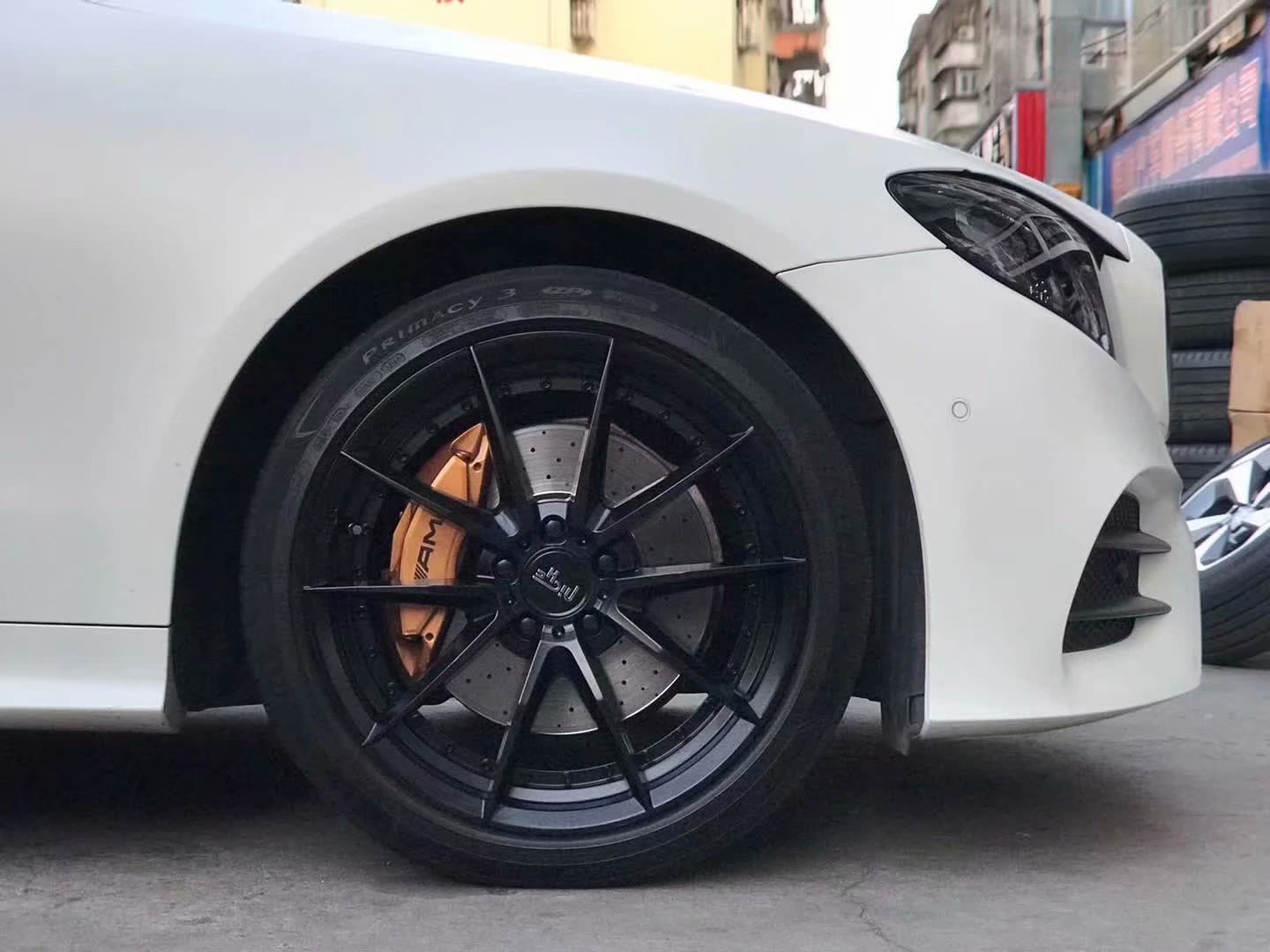 奔馳E coupe ，換 全新 泥鰍 19寸 完工！