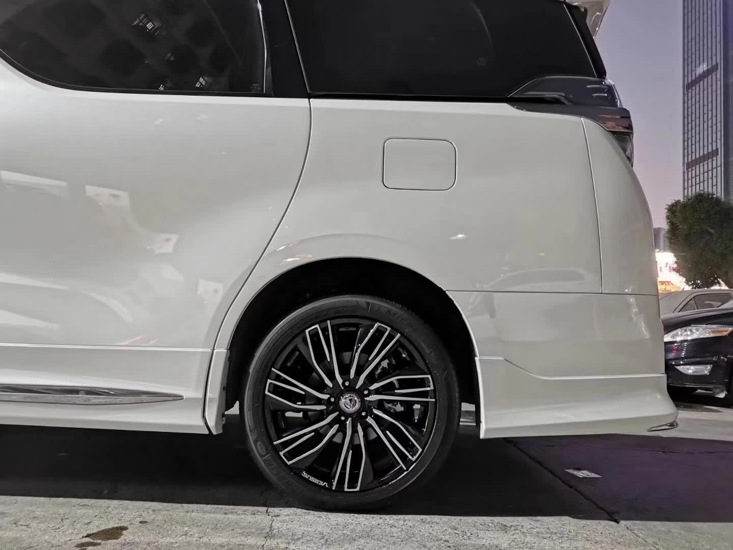 提新車 威爾法，換全新RAYS 19寸