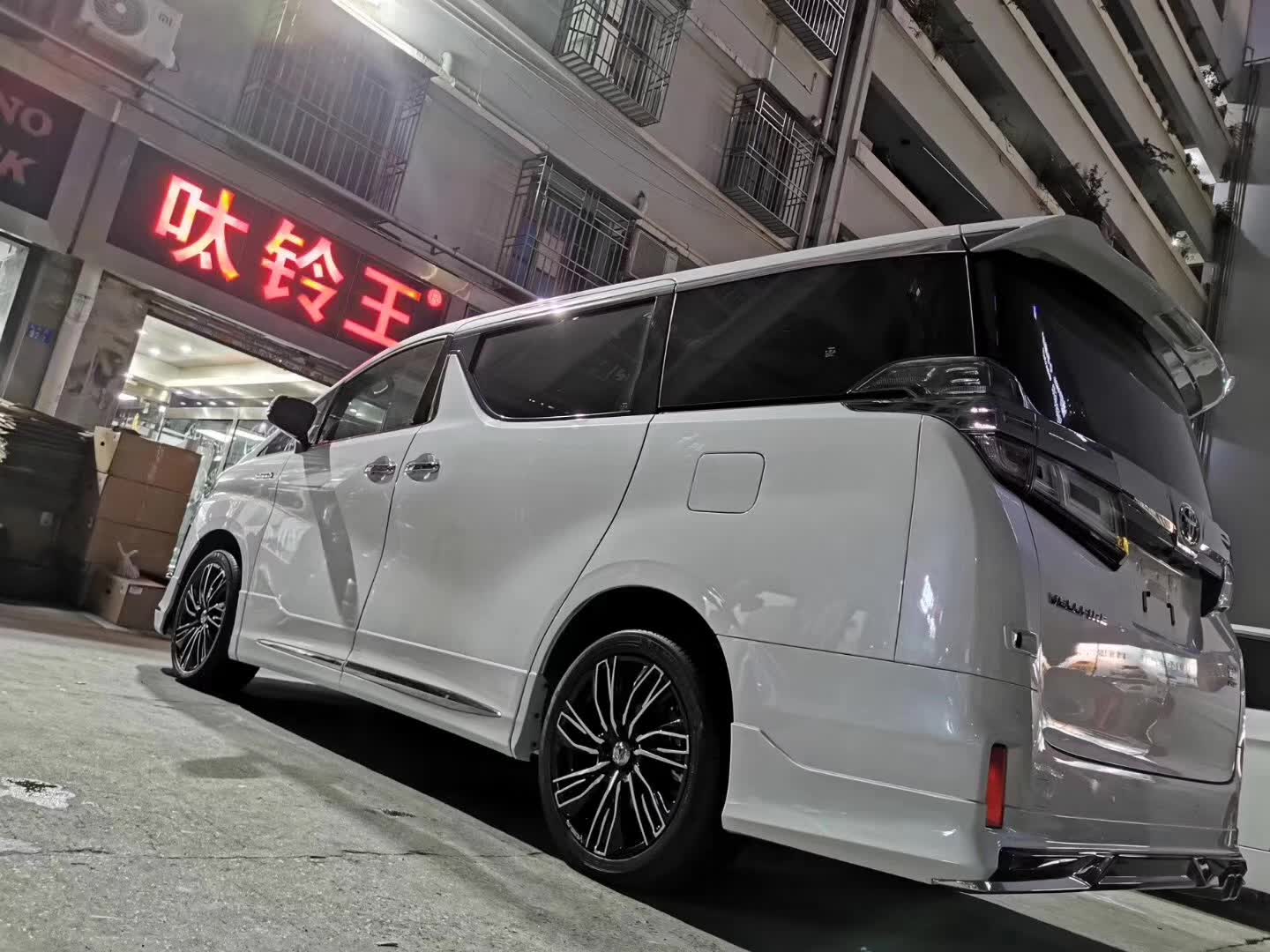 提新車 威爾法，換全新RAYS 19寸