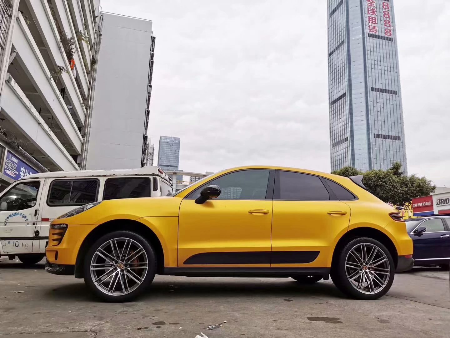 保時(shí)捷 Macan 換高端私人定制鍛造 21寸