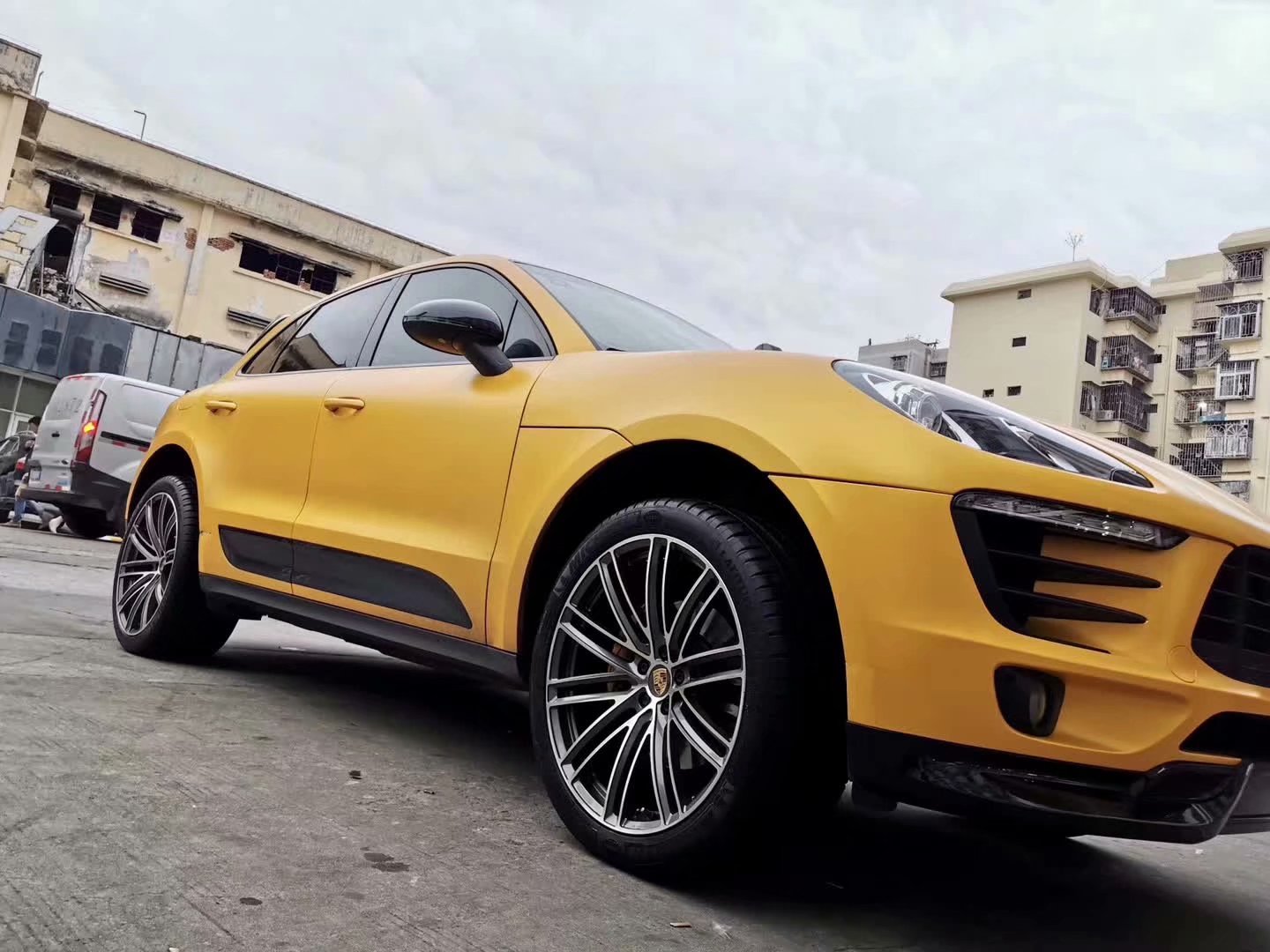 保時(shí)捷 Macan 換高端私人定制鍛造 21寸