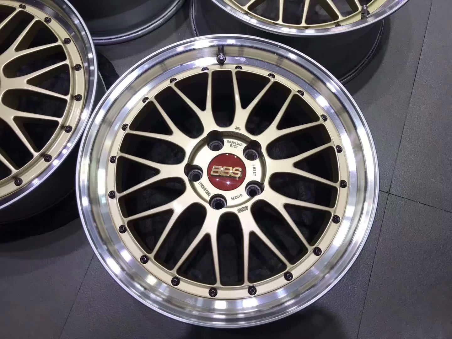 極品9.5新，日本BBS LM 原漆金色19寸