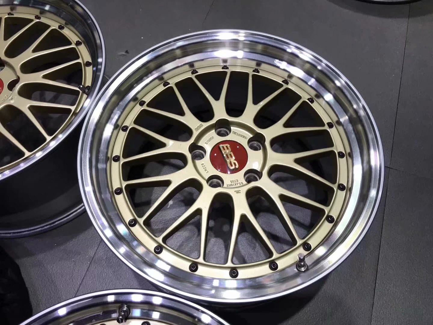 極品9.5新，日本BBS LM 原漆金色19寸
