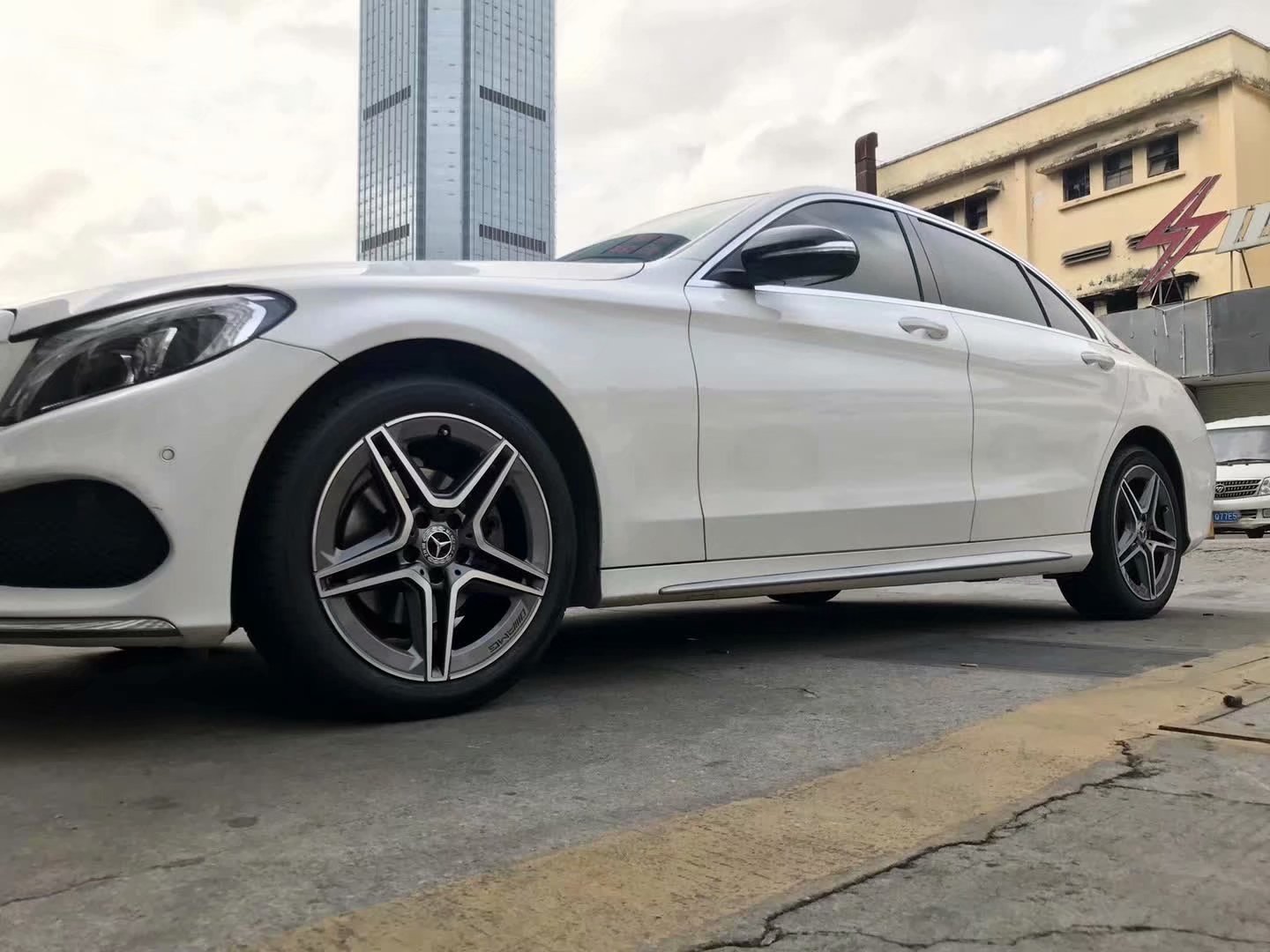 奔馳，換 原廠18寸 AMG 完工！