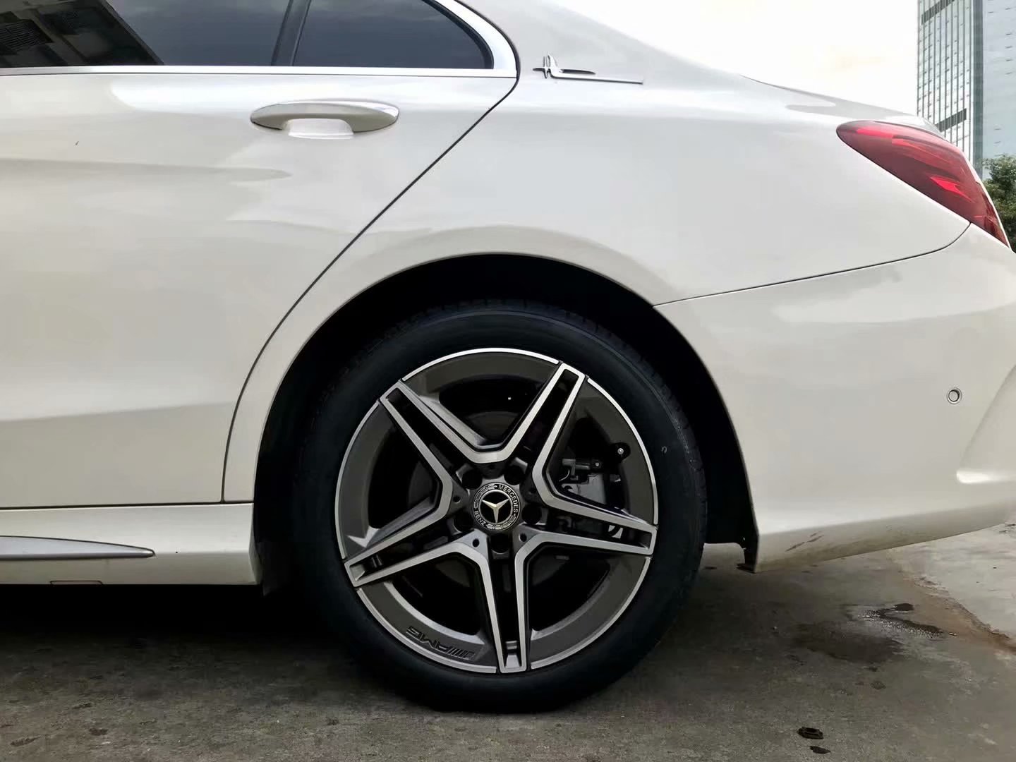 奔馳，換 原廠18寸 AMG 完工！