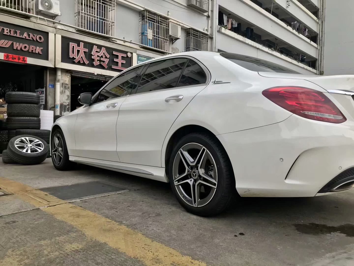 奔馳，換 原廠18寸 AMG 完工！