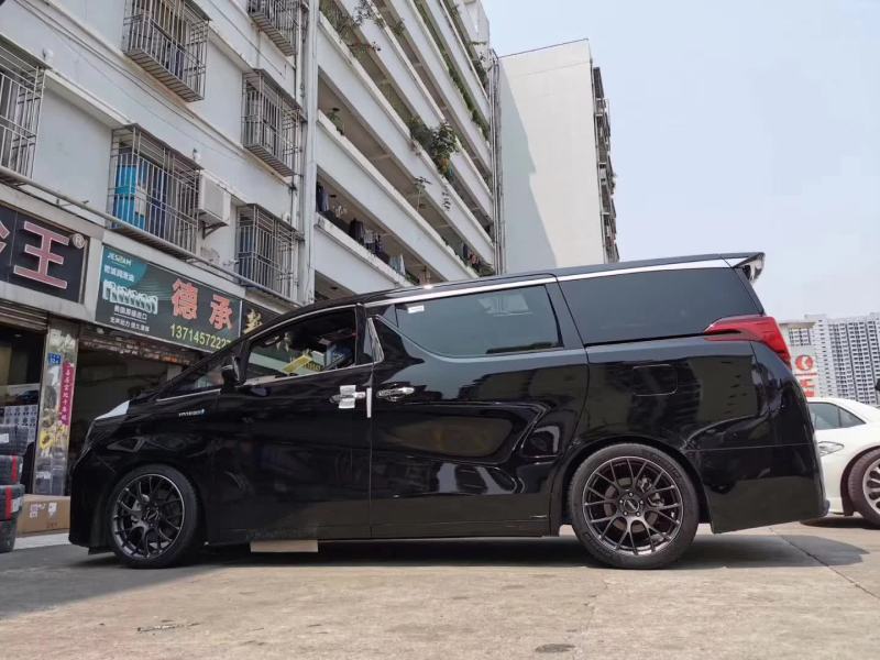 提新車，埃爾法 換全新 RAYS G16 完工