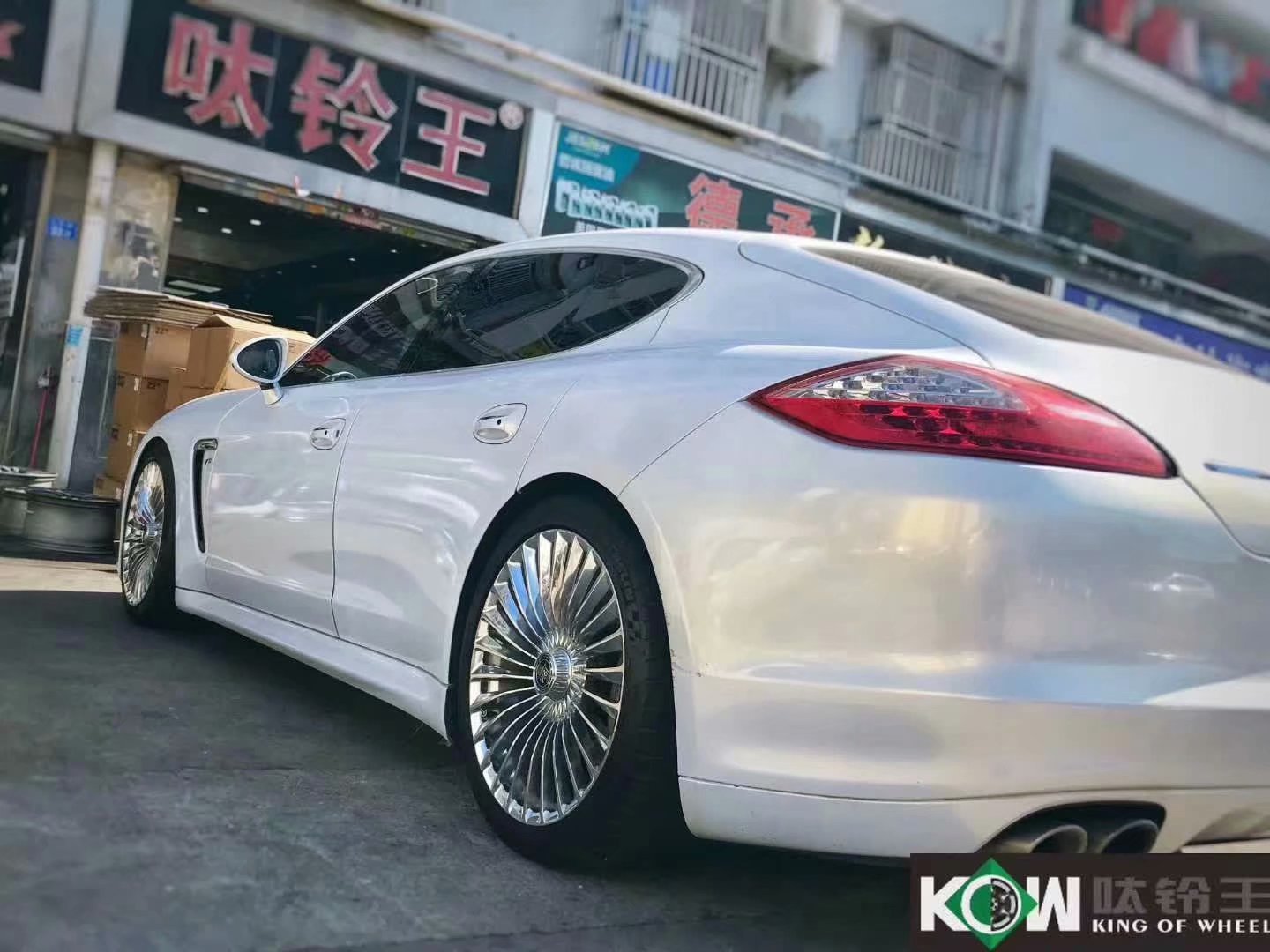 保時(shí)捷 ，帕拉梅拉 換高端私人訂制鍛造20寸