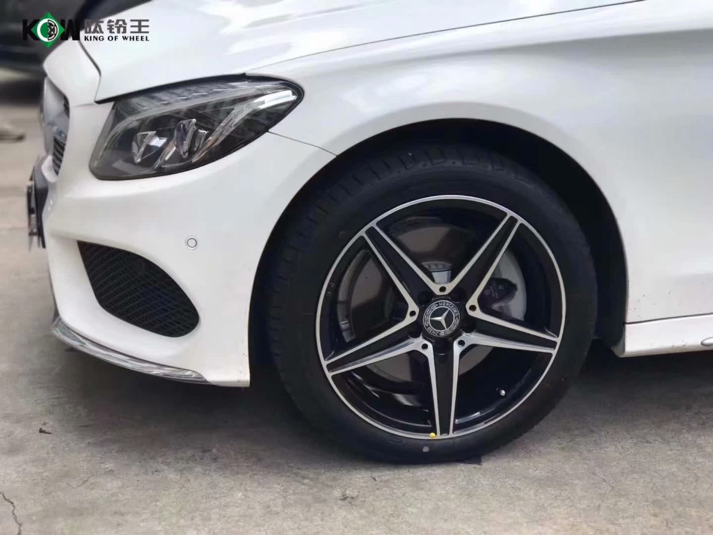 奔馳C換 原廠18寸原裝輪胎 完工！