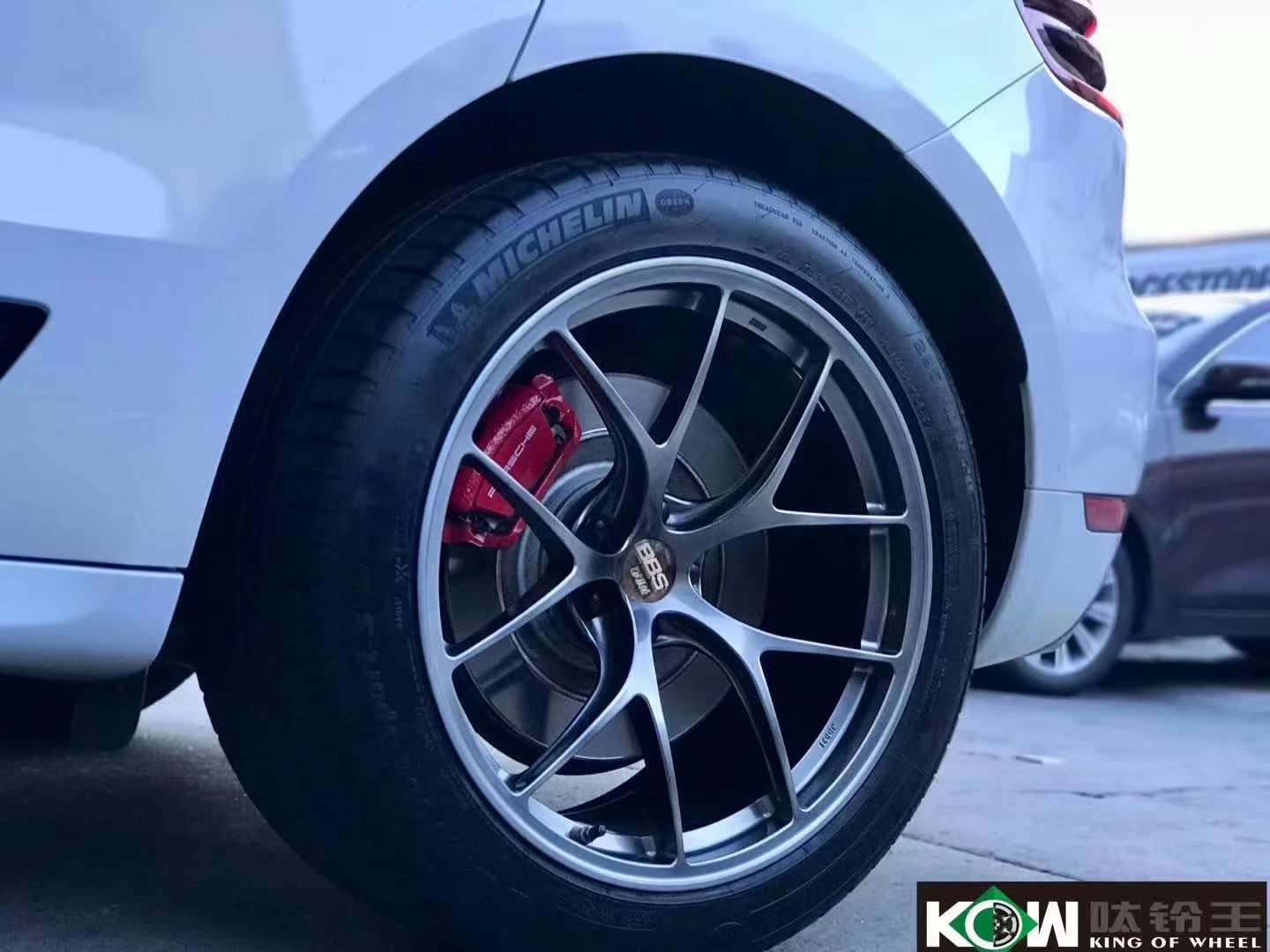 保時(shí)捷Macan 升級(jí)圈王日本BBS RID 20寸完工