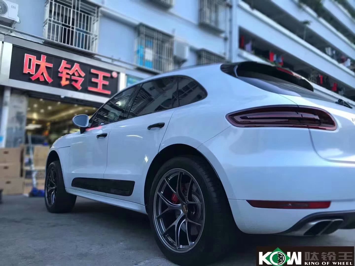 保時(shí)捷Macan 升級(jí)圈王日本BBS RID 20寸完工