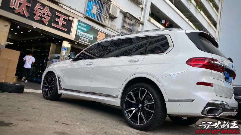 寶馬x7 ，升級(jí) 原廠22寸完工！