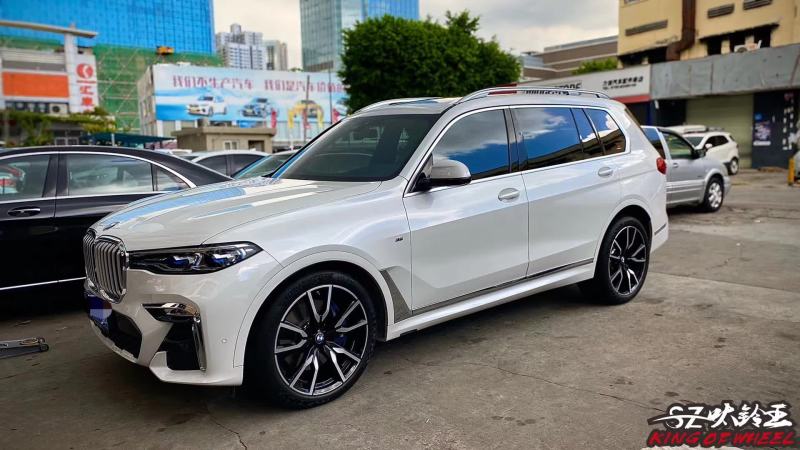 寶馬x7 ，升級(jí) 原廠22寸完工！