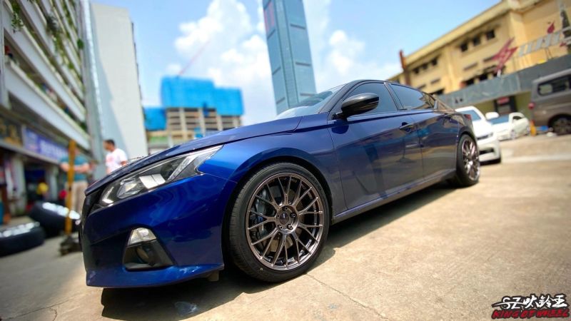日產(chǎn)天籟 ，換全新 ENKEI PFM1 19寸東陽PXSP 完工