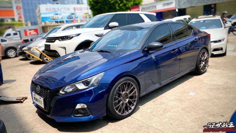 日產(chǎn)天籟 ，換全新 ENKEI PFM1 19寸東陽PXSP 完工
