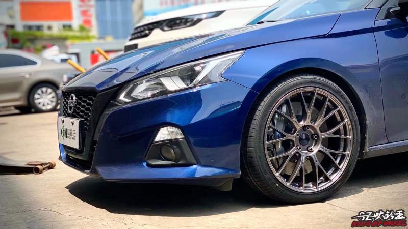 日產(chǎn)天籟 ，換全新 ENKEI PFM1 19寸東陽PXSP 完工