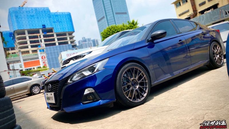 日產(chǎn)天籟 ，換全新 ENKEI PFM1 19寸東陽PXSP 完工
