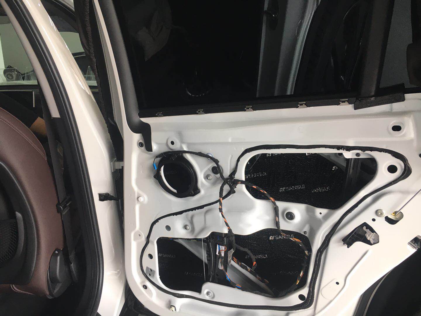 汕頭星悅汽車音響寶馬X1沒有加裝是不完整升級隔音降噪改裝美國CDT寶馬專用音響系統(tǒng)適合自己的才是好音響