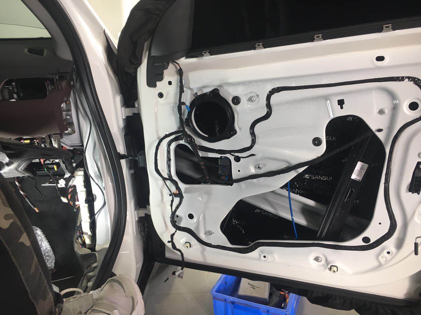汕頭星悅汽車音響寶馬X1沒有加裝是不完整升級隔音降噪改裝美國CDT寶馬專用音響系統(tǒng)適合自己的才是好音響