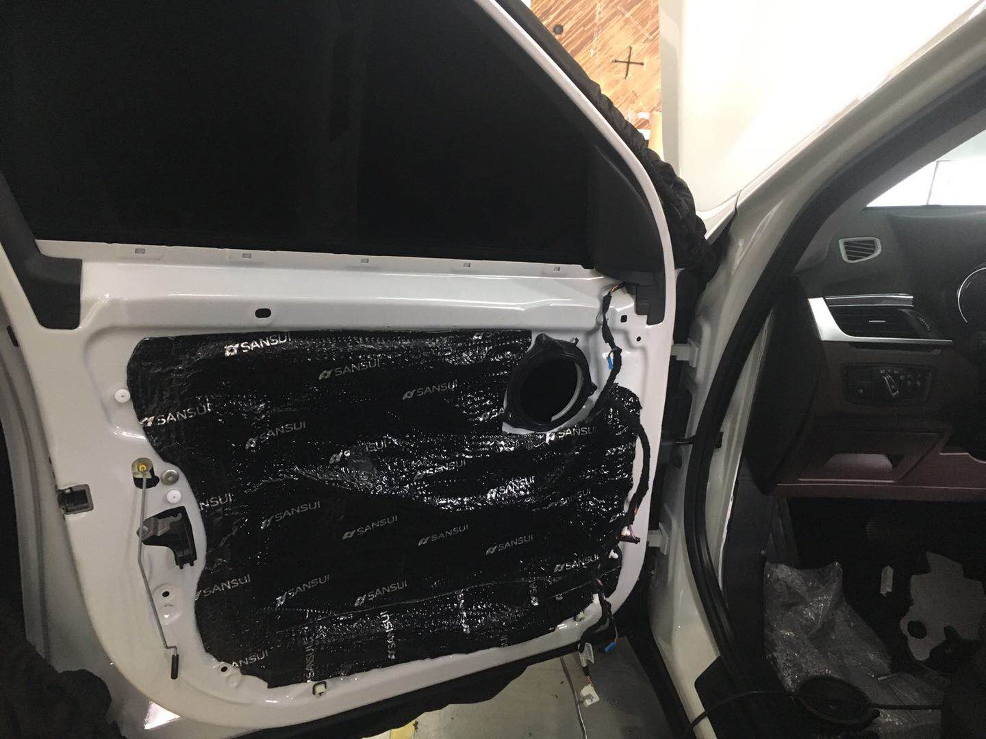 汕頭星悅汽車音響寶馬X1沒有加裝是不完整升級隔音降噪改裝美國CDT寶馬專用音響系統(tǒng)適合自己的才是好音響