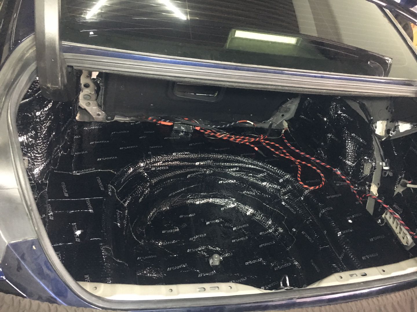 汕頭星悅汽車音響雷克薩斯ES200汽車音響改裝FOCAL法國勁浪套餐和全車山水隔音降噪投入音樂懷抱