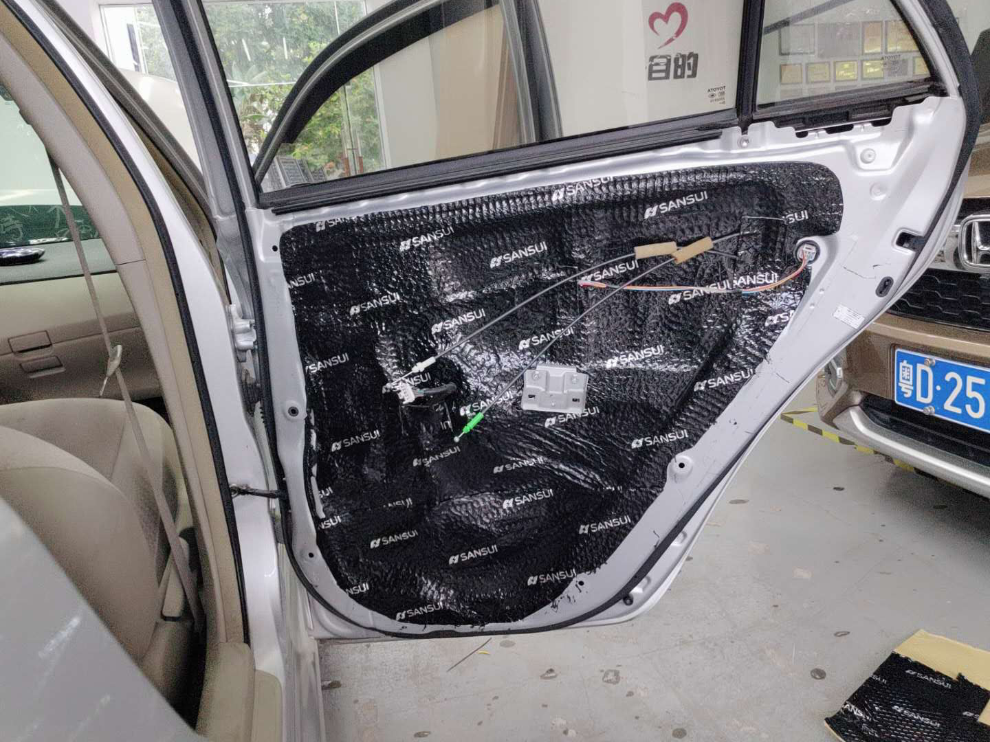 汕頭星悅汽車音響豐田卡羅拉升級四門隔音降噪改造超級劃算的入門級德國喜力仕套餐音響改裝