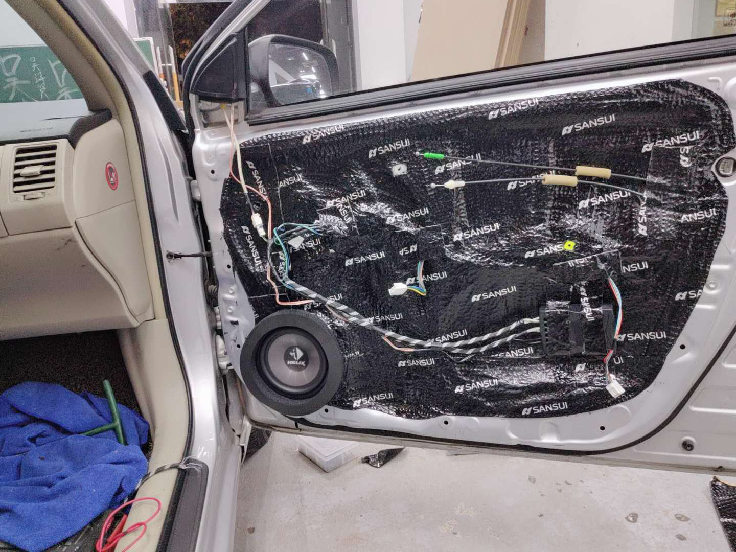 汕頭星悅汽車音響豐田卡羅拉升級四門隔音降噪改造超級劃算的入門級德國喜力仕套餐音響改裝