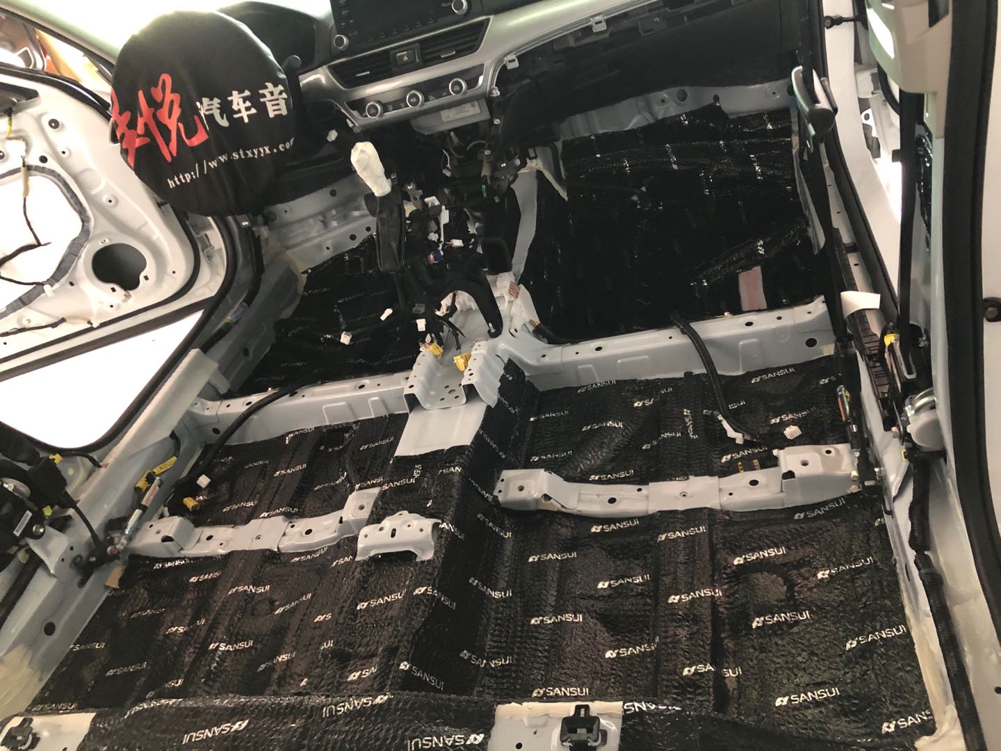 汕頭星悅汽車音響本田雅閣升級全車隔音降噪音響改裝FOCAL法國勁浪套餐打造靜謐體驗(yàn)移動(dòng)音樂廳