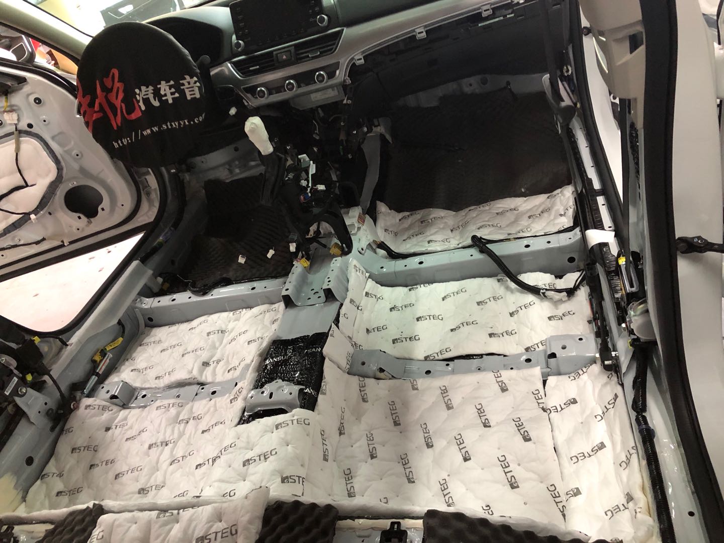 汕頭星悅汽車音響本田雅閣升級全車隔音降噪音響改裝FOCAL法國勁浪套餐打造靜謐體驗(yàn)移動(dòng)音樂廳