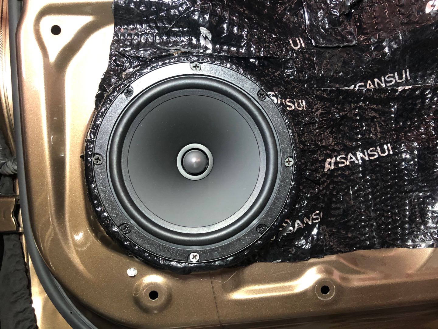 汕頭星悅汽車音響本田冠道升級四門隔音降噪音響改裝星悅定制FOCAL法國勁浪套餐聆聽旋律的美妙魅惑搭配