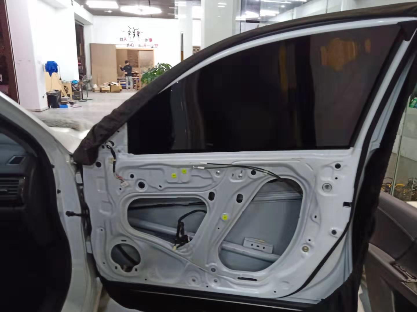 汕頭星悅汽車音響本田雅閣升級(jí)全車山水隔音材料降噪后有效提高整車行駛的舒適感遠(yuǎn)離噪音困擾音響更換喇叭